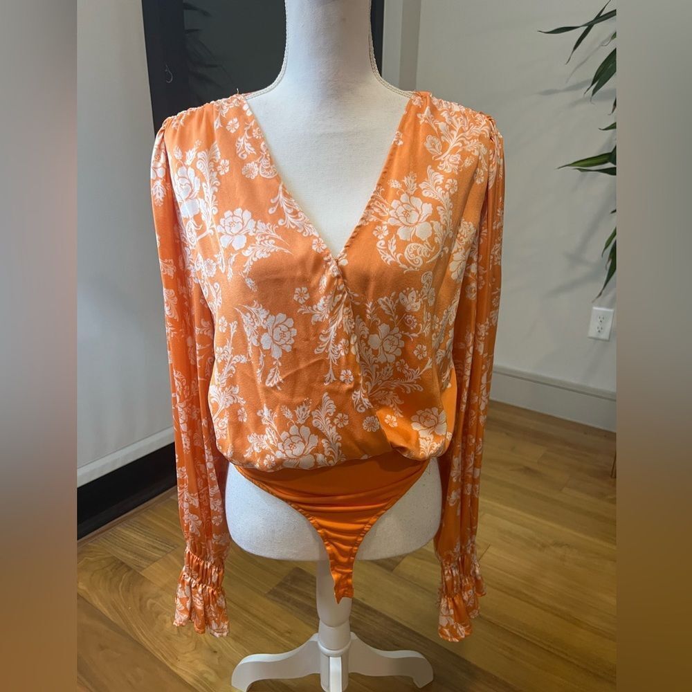 Anthropolgie En Elly Floral Orange and white bodysuit size M